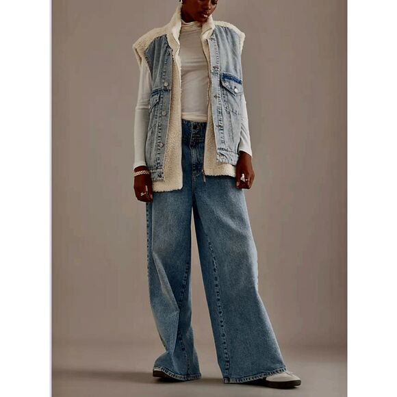 BlankNYC Denim Trucker Vest w/ Faux Sherpa - Picture 1 of 13